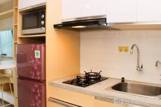 Cozy and Warm Studio at Grand Kamala Lagoon Apartment By Travelio - 2