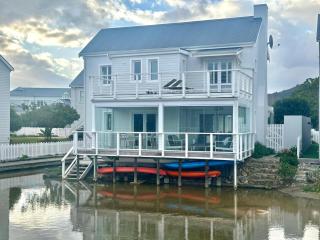 Leeward Beach House on Thesen Island - 0