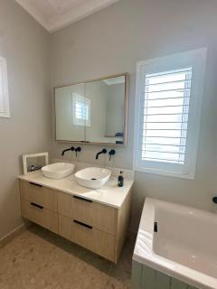 Leeward Beach House on Thesen Island - 4