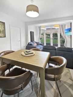 Sleeps 8 4 bed Heanor with Garden & Driveway - 5