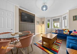 Spacious House with Parking, Sleeps 6, Near Airport - 0