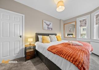 Spacious House with Parking, Sleeps 6, Near Airport - 8