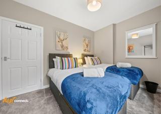 Spacious House with Parking, Sleeps 6, Near Airport - 7