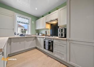 Spacious House with Parking, Sleeps 6, Near Airport - 6