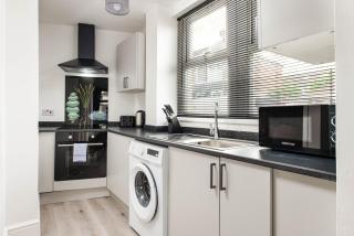 Charming Studio Flat in Vibrant Redfield - 3