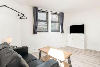 Charming Studio Flat in Vibrant Redfield - 1