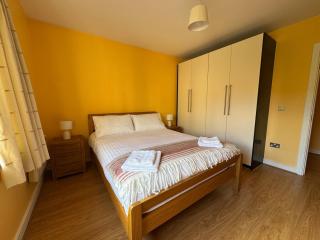 Bright 2-Bed Apt | Close to Airport | City Links - 0