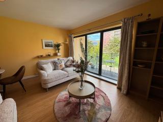 Bright 2-Bed Apt | Close to Airport | City Links - 3