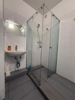 Schöne 2 Zimmer Appartment mit Bad und Küche Self- Check-in - 2