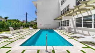 Across from beach with resort pool - Coral Beach 202 - 0