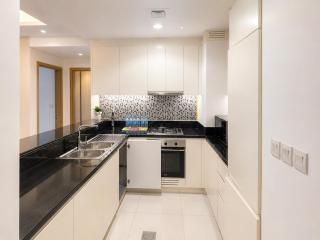 Aarna Signature stays - Stay Elevated -Spacious 3-BR Apartment with Stunning Burj View - 4