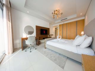 Aarna Signature stays - Stay Elevated -Spacious 3-BR Apartment with Stunning Burj View - 1