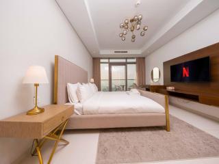 Aarna Signature stays - Stay Elevated -Spacious 3-BR Apartment with Stunning Burj View - 2