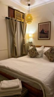 Luxe & Sunny 2BHK - East of Kailash - Near GK1 - 2