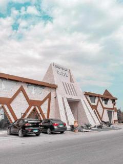 Pyramid Hotel - 4