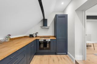 Modern & Historic Mill Flat With Garden View - 7