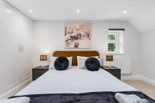 Modern & Historic Mill Flat With Garden View - 6