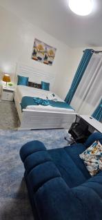 Lameg Executive Furnished 2 Bedroom Apartment with Airport Views - 3