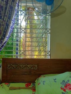 Awesome 1 bedroom with free parking and a family - 4