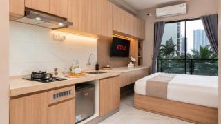Pool view studio-Sky House BSD near AEON & ICE- L3 - 4