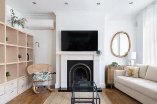 Modern Carnaby Soho 1BR Apartment with AC - 9