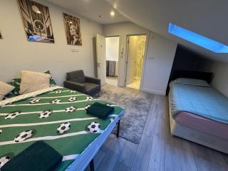 Apartment Sleeps 3 near High Street - 1