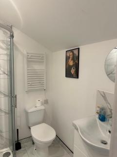 Apartment Sleeps 3 near High Street - 5