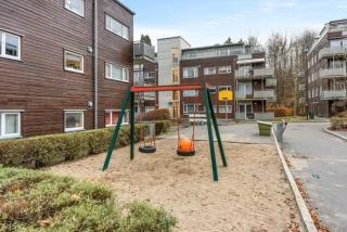 3 room corner apartment with 2 bedrooms by Vakås train station Garage and outside parking - 4