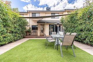 Superb 3BR Townhouse near Town Centre - 5