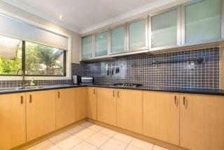 Superb 3BR Townhouse near Town Centre - 2