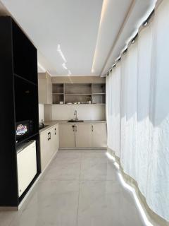 Elegant 1BR Retreat Modern & Comfortable Apartment - 5