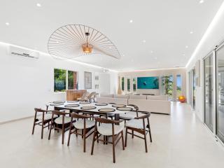 Villa Riva - Luxury seafront villa with Jacuzzi & Pool - 4