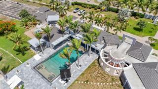 Villa Riva - Luxury seafront villa with Jacuzzi & Pool - 9