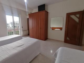Alloggio 5 posti, 1 wc, cucina, parcheggio privato - 1