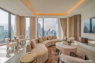 Stylish Sunlit Living Area - 0