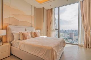 Stylish Sunlit Living Area - 4