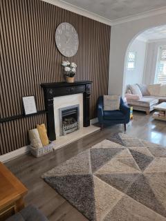 Mellte Avenue - Waterfalls House - 1