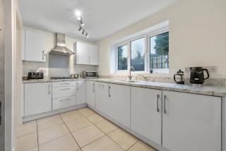 Beautiful modern house, 4 bedrooms, sleeps 7, insurance, corporate, contactors, sports team, TV crew, Close to NEC, HS2, Amazon, Airport, JLR - 3