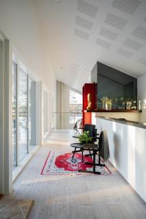 Luxury Lakefront Residence by Hilla Villas - 4
