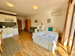 Bright Studio with Pool View in Vineyards - 9