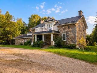 Updated Stone Country Home - Steps to River Trail - 0