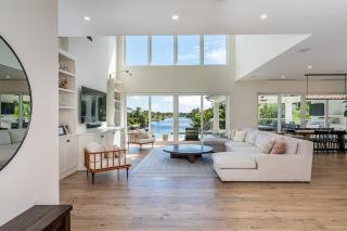 Crystal Harbour Masterpiece Canal Villa - 9
