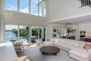 Crystal Harbour Masterpiece Canal Villa - 8
