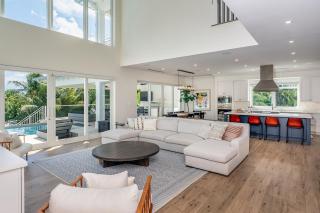 Crystal Harbour Masterpiece Canal Villa - 5