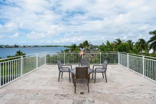 Crystal Harbour Masterpiece Canal Villa - 4