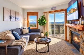 HH 207 Ski-InOut Sunrise Views Village Steps Sleeps 4 - 9
