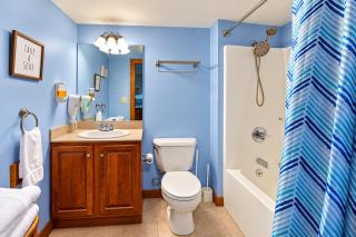 HH 207 Ski-InOut Sunrise Views Village Steps Sleeps 4 - 6