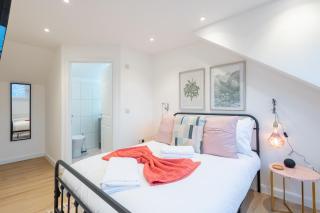 The Pinkish House - 4 bed home in the town centre - 5