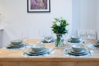 The Pinkish House - 4 bed home in the town centre - 3