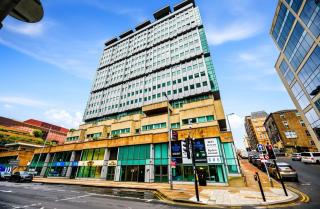 Premium Glasgow City Centre Apartment - 9